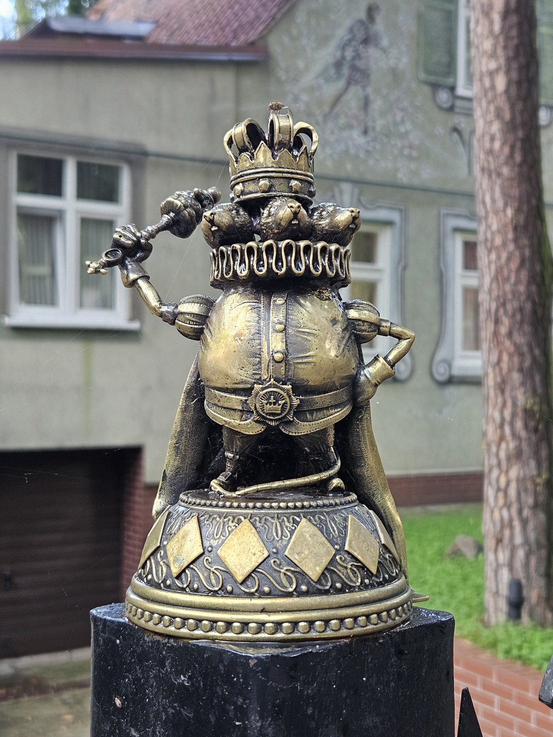 Благодарим Юрия за экскурсию! Рады знакомству! Юрий интеллигентный, эрудированный, мудрый, спокойный человек, влюблённый в свое дело.