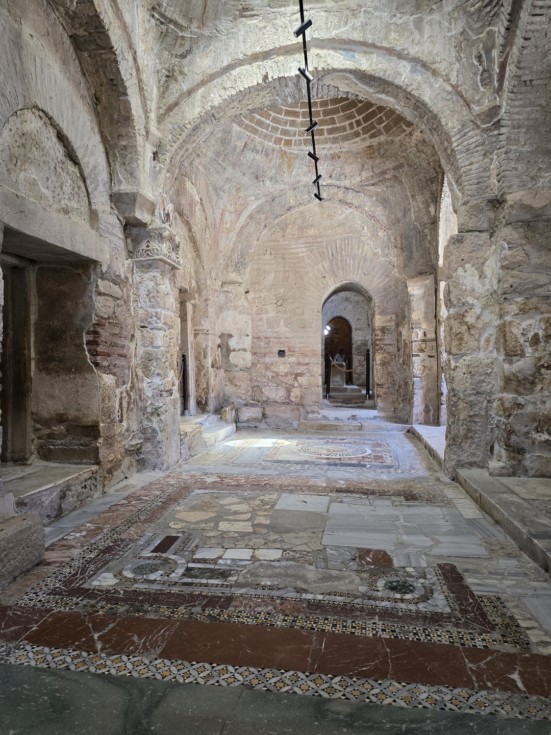 Знакомимся с Демре: храм Николая Чудотворца, гробницы и античный театр (Ирина)