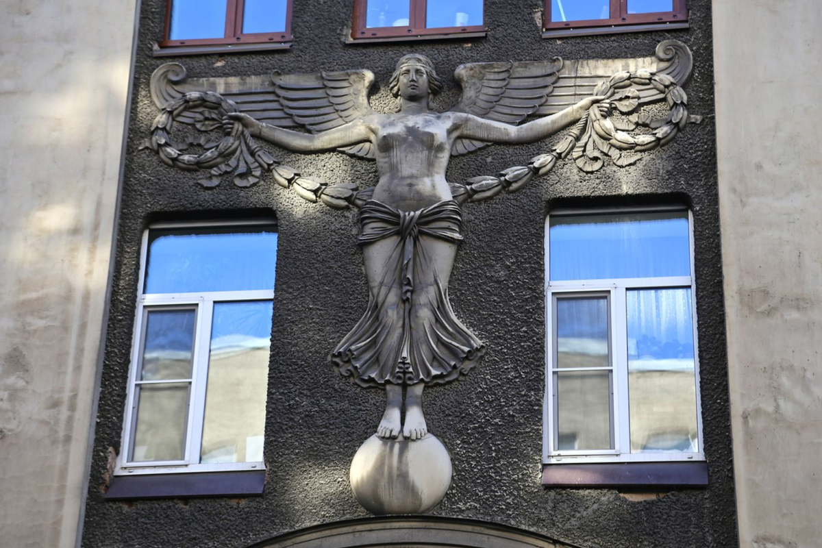 Петроградская сторона Петербурга: между ангелом и бесом