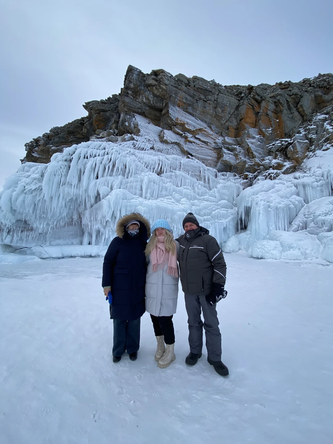 Мы отдыхали на Байкале с семьёй в начале февраля 2026 года. Ездили на экскурсию на 3