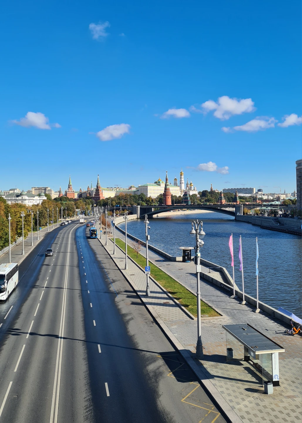 Ольга - потрясающий гид и увлечённый своим делом человек! Подача материала живая, интересная, лёгкая. Всё было