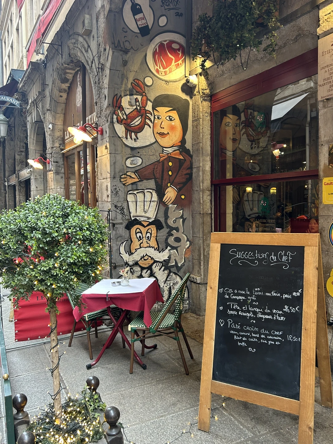 Очень понравилась экскурсия с Ларисой! Вовремя начали экскурсию из удобного нам места, и несколько часов пролетели