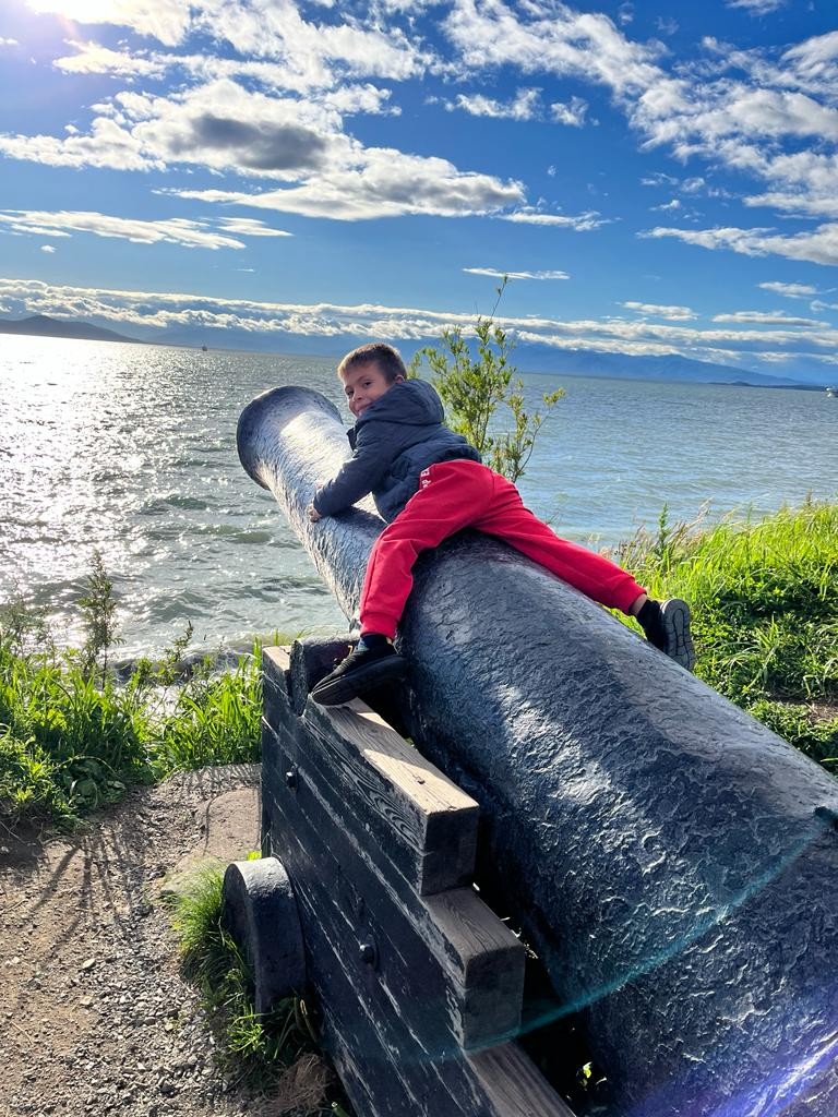 Были на экскурсии с семьей-очень понравилось. Проехали все интересные места Петропавловска-Камчатского, узнали много интересного. Особое спасибо