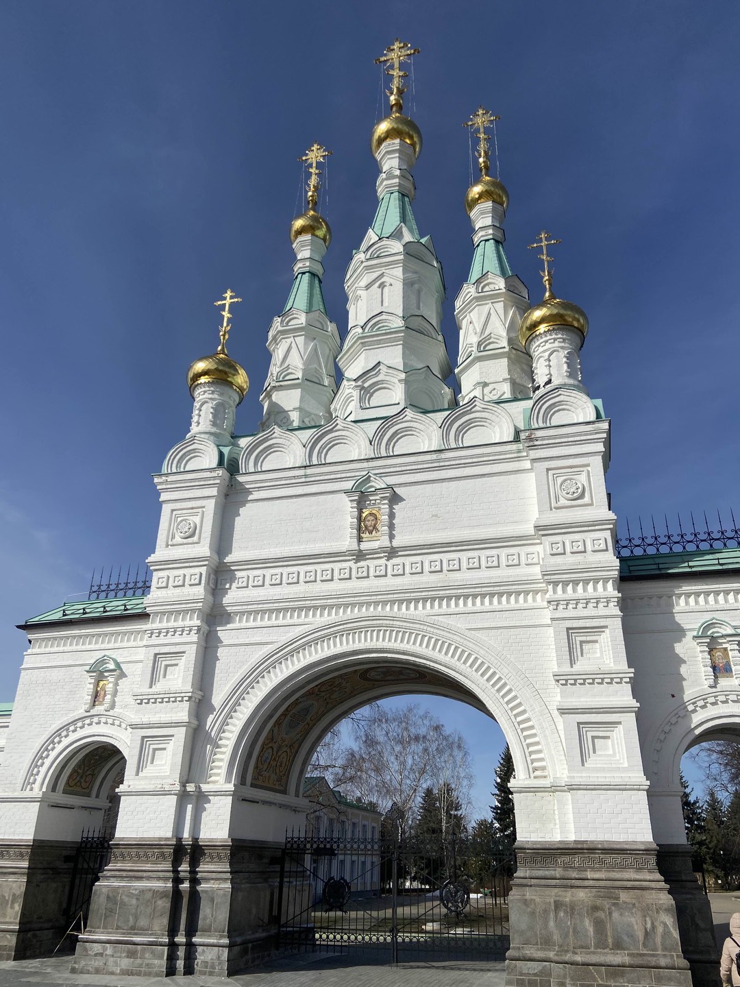 Экскурсия понравилась, как нерелигиозному человеку было тоже довольно интересно послушать историю и погулять по красивым ухоженным