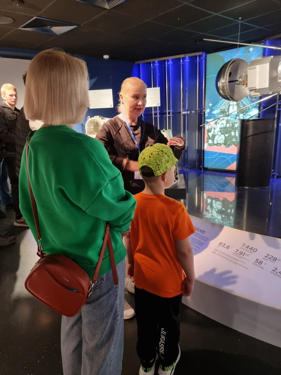 Замечательная экскурсия с Еленой. Сыну 7 лет, было интересно, совсем не скучно. Узнали много новых фактов, и просто получили удовольствие. Благодарю👍