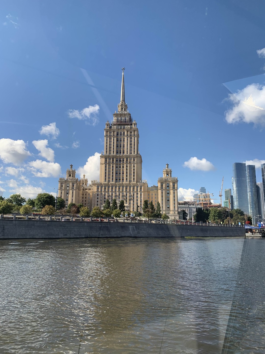 К небоскрёбам по Москве-реке - путешествие в мир облаков (Юлия)
