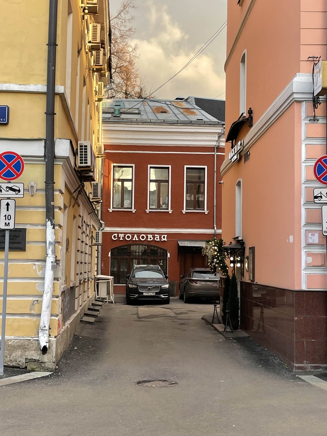 Шикарная прогулка,Москва-красавица,Ольга столько мест показала-рассказала,сам точно не узнаешь,маршрут-район-погода-Ольга-все прекрасно! Спасибо за шикарный выходной!!!! А иногда было