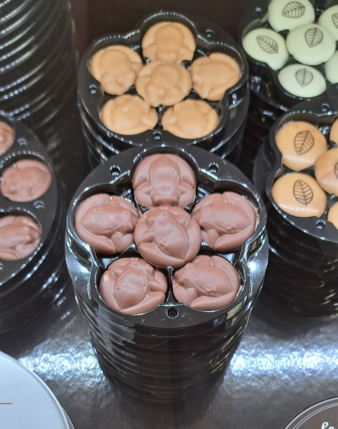 Разносторонняя эрудиция, приятная беседа, яркие впечатления, продуманный маршрут, гастрономический восторг и внимание к путешествующим - это