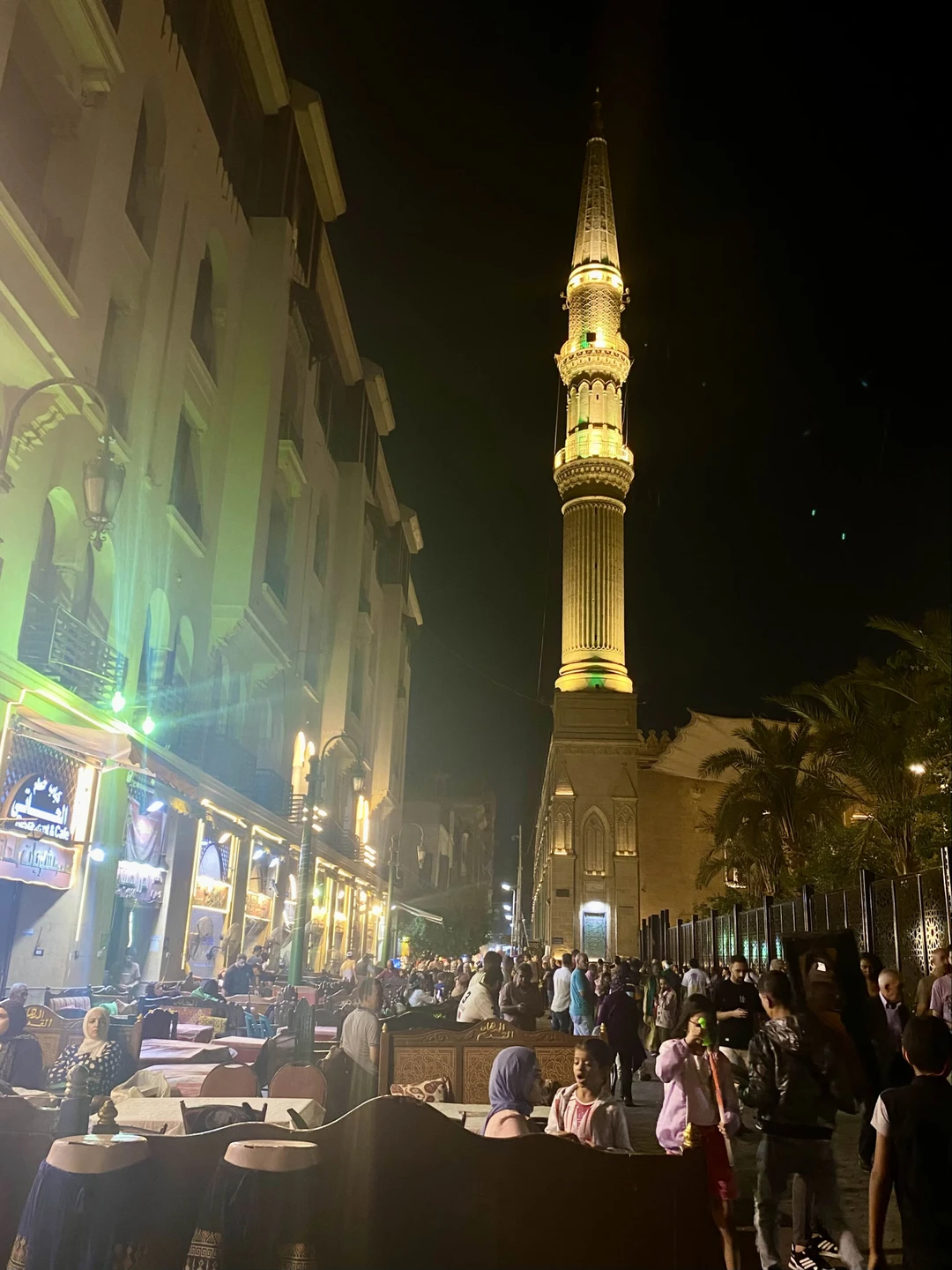 Рекомендую Ибрагима от всей души! Мой самолет задержался на два часа, но он меня встретил, и