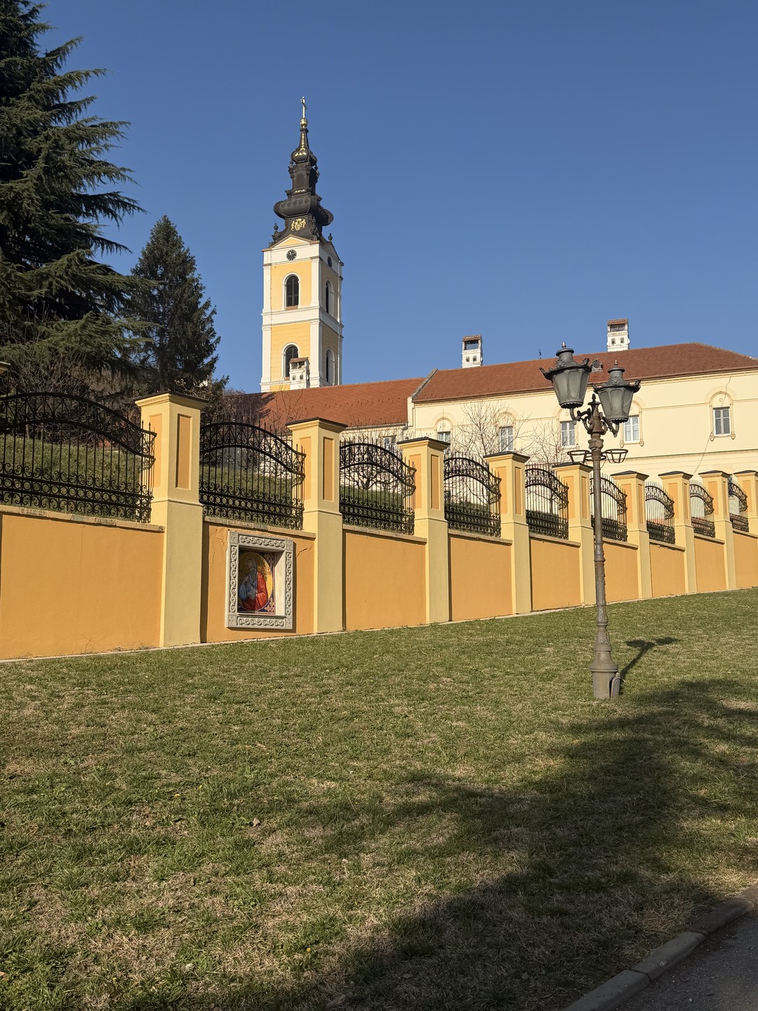 Добрый день! Очень рекомендую экскурсию с удивительным гидом Микицей! Очень понравилось легкое, непринужденное, очень грамотное общение