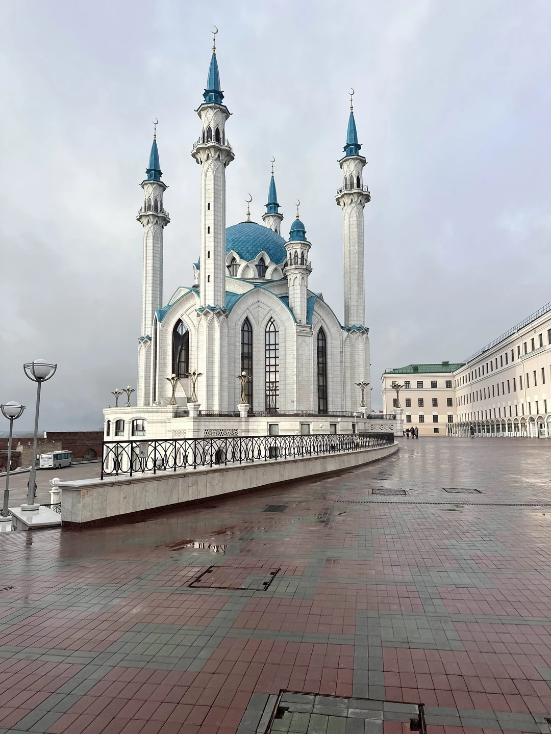 Нина - очень открытый экскурсовод, который прям видно, что любит то, чем занимается. Она через свой