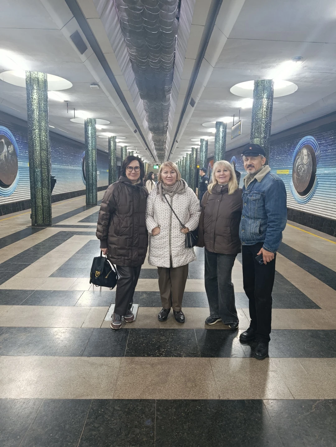 По отзывам нашла гида Эльдора в Ташкенте. Замечательный, внимательный, отзывчивый молодой человек. Еще до поездки списывалась