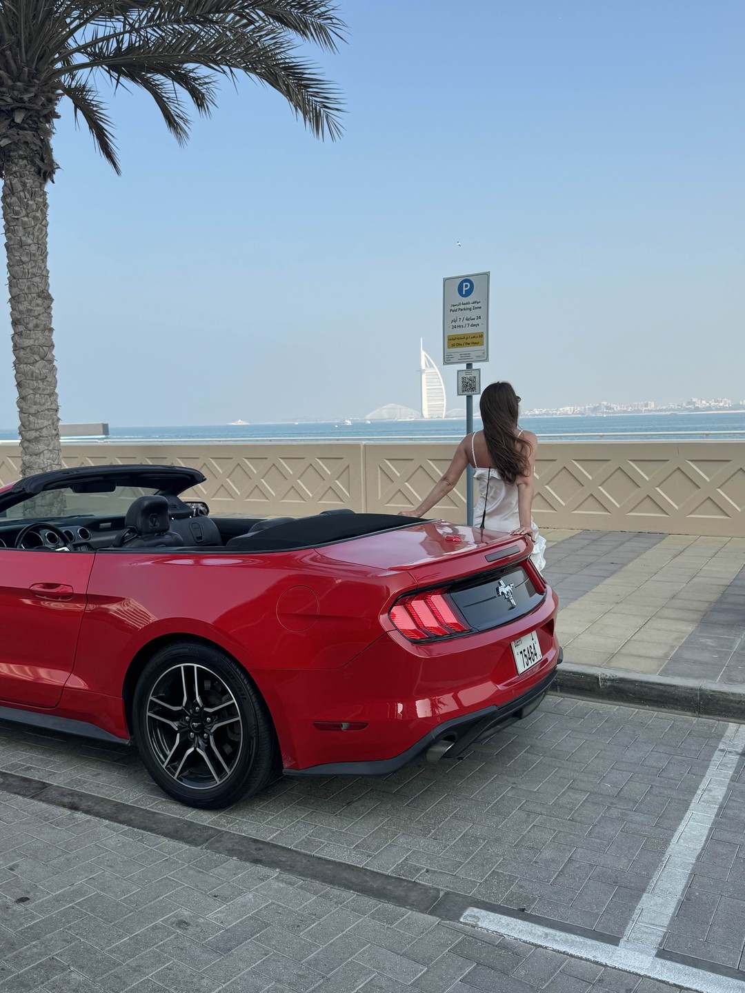 На жёлтом кабриолете по Дубаю (Ирина)