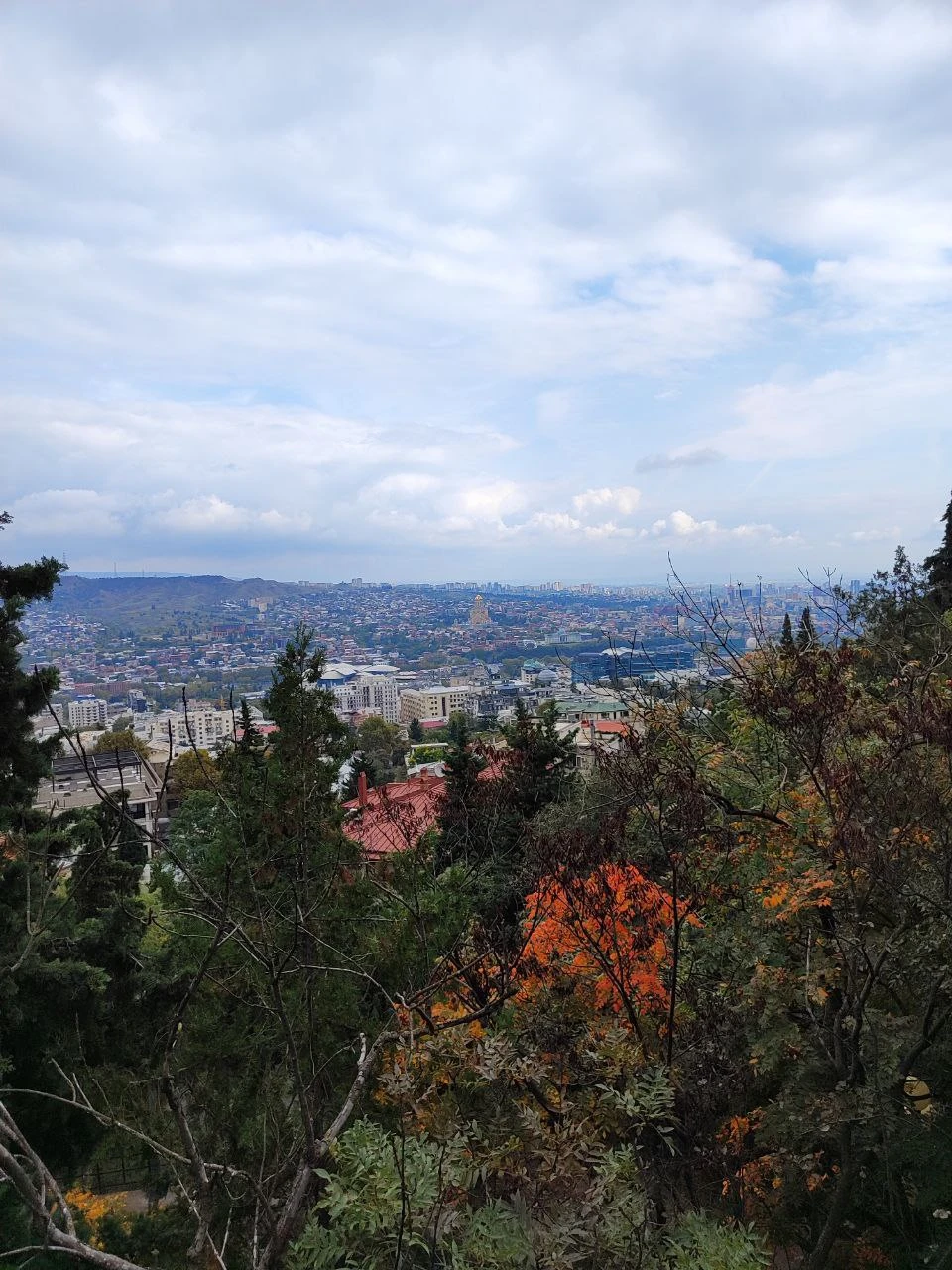 Обожаю эстетику кладбищ! Но путешествие по кладбищам Тбилиси позволило не просто посозерцать, а буквально прикоснуться к