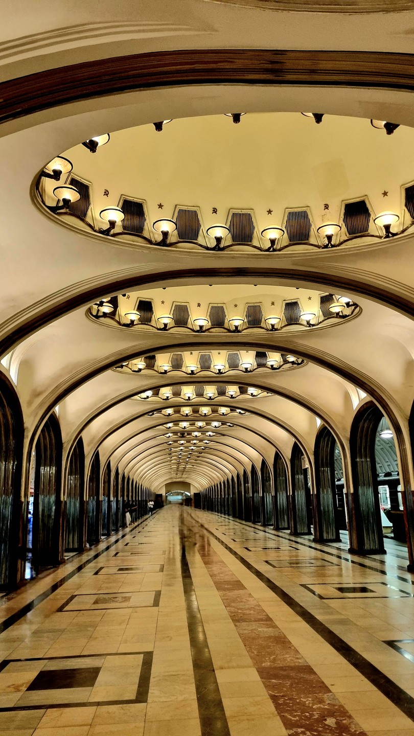 Москва: метро не сразу строилось (Виктория)