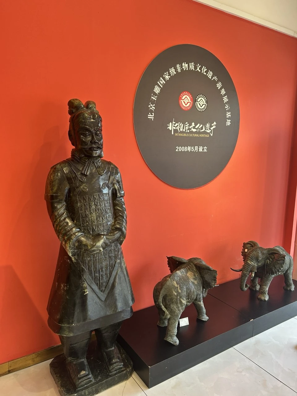 Очень ответственный гид! Надёжный! Отлично знает историю! Подскажет где и что лучше и интереснее. Все договорённости