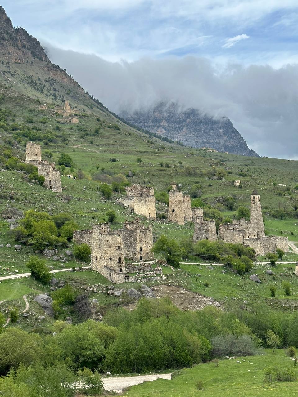 Оля действительно удалось влюбить нас в Ингушетию буквально за один день! Очень рекомендую, вы не заметите