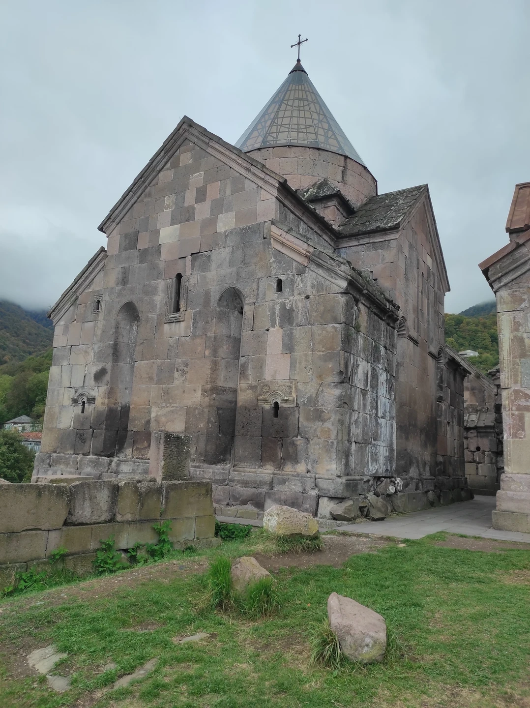 Отличная, насыщенная экскурсия! Севан - великолепен! Старинные монастыри - величественны и впечатляющи!