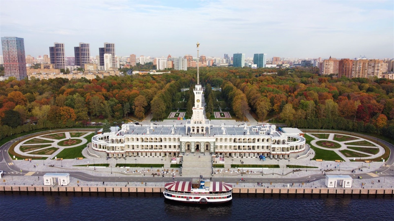 Прогулка на колесном теплоходе по Химкинскому водохранилищу