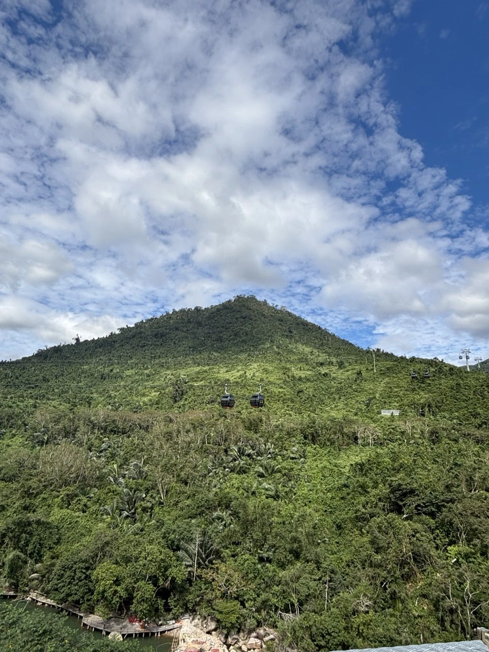 Прекрасная экскурсия. Договорились выехать чуть раньше, в результате приехали рано и народу было мало. Спокойно гуляли