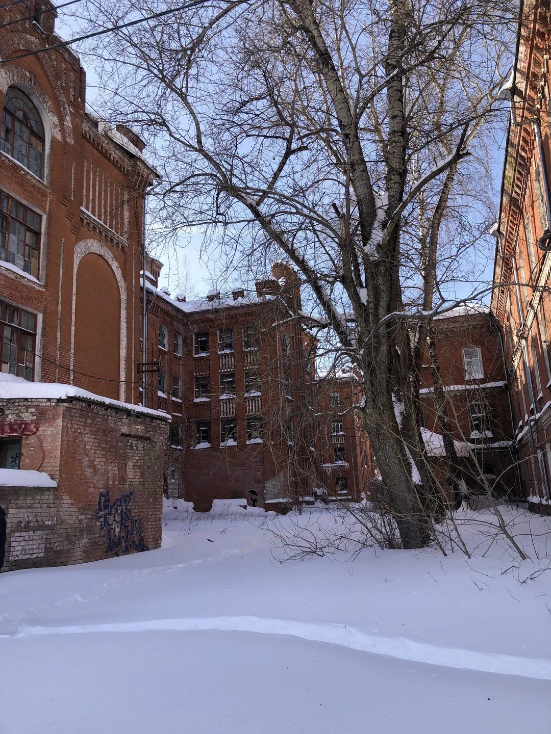 Большое спасибо за интересный и увлеченный рассказ! Морозовский городок и его история очень интересное и необычное