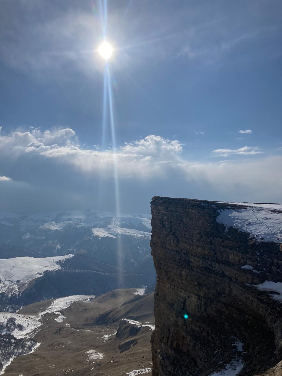 Очень классно получилось, несмотря на то, что дорога непроезжабельная (март месяц), мы за день одни туда