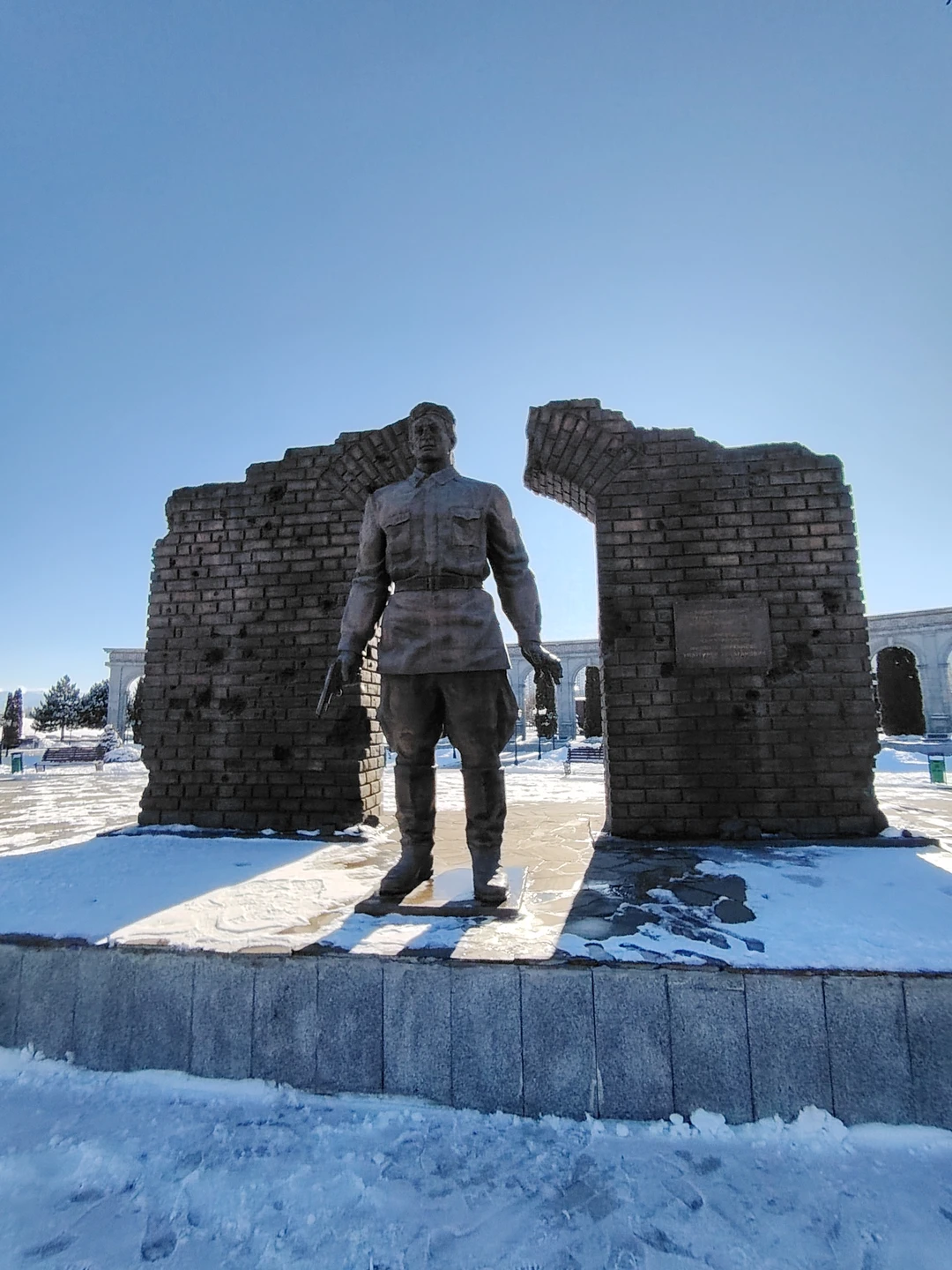 Багауддин отлично владеет информацией о своём регионе. Видно, что человек разбирается в теме. Много читает, анализирует