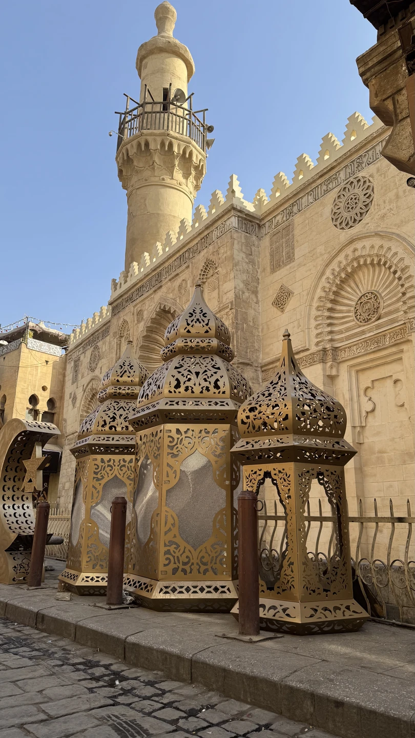 Мы, благодарим Саида за отличную экскурсию! за наш насыщенный день в Каире и Гизе!