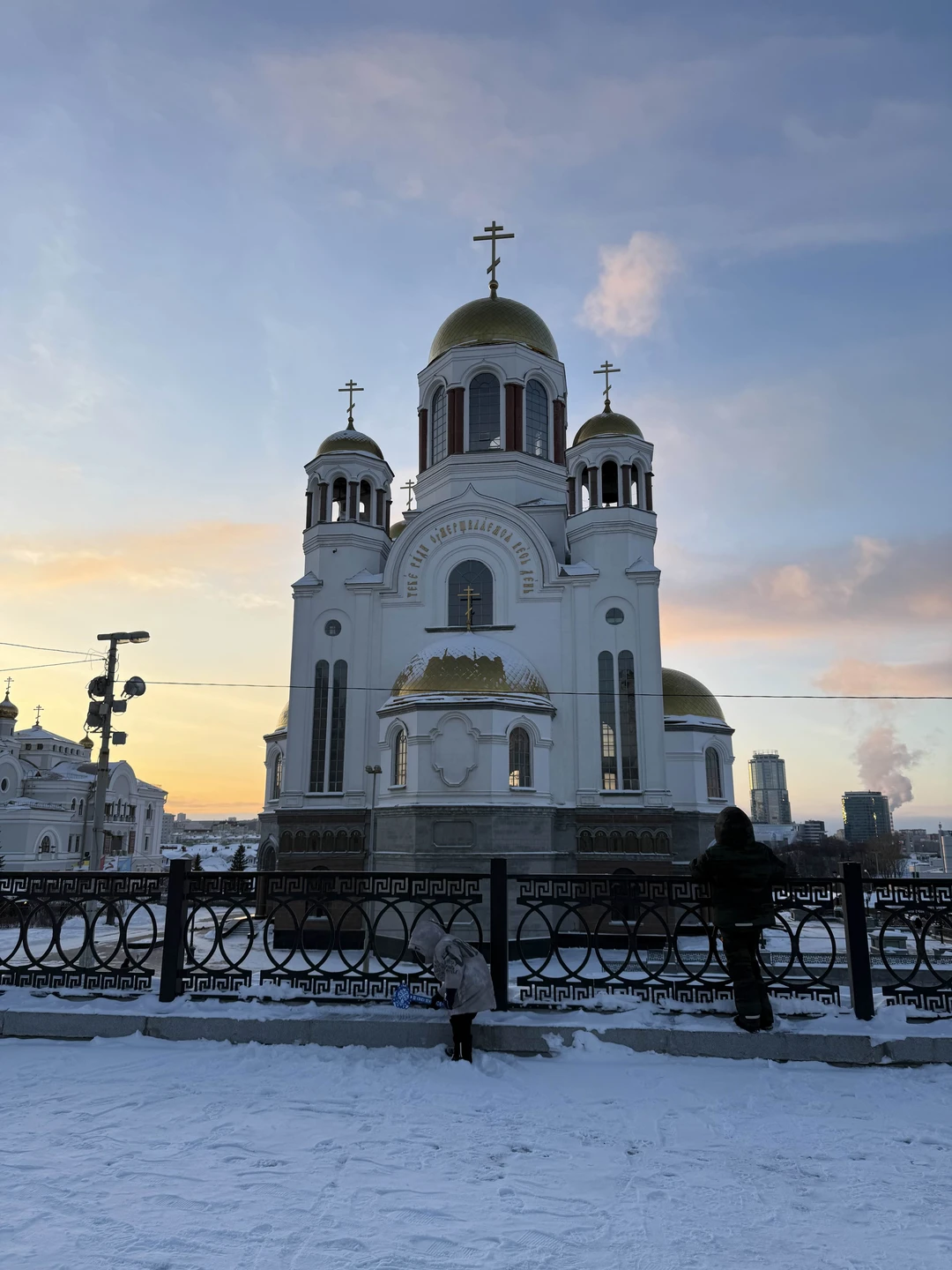 Это не самая увлекательная экскурсия в нашей жизни. Не хватило цепляющих деталей, цифр, эмоций. Но Светлана молодец: все было четко, по расписанию.