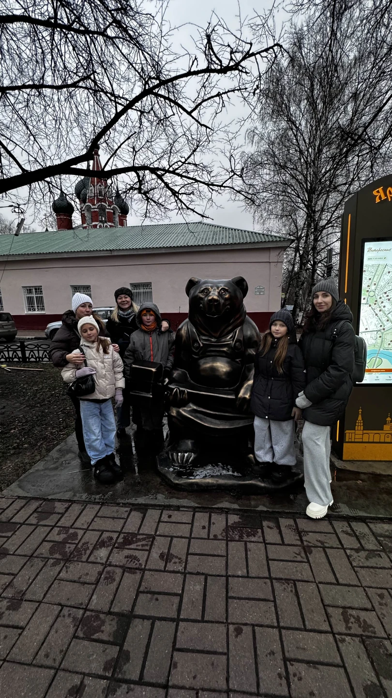 Если вы с детьми, эта экскурсия-квест вам очень зайдет! Ольга рассказала много из Истории Ярославля, дети