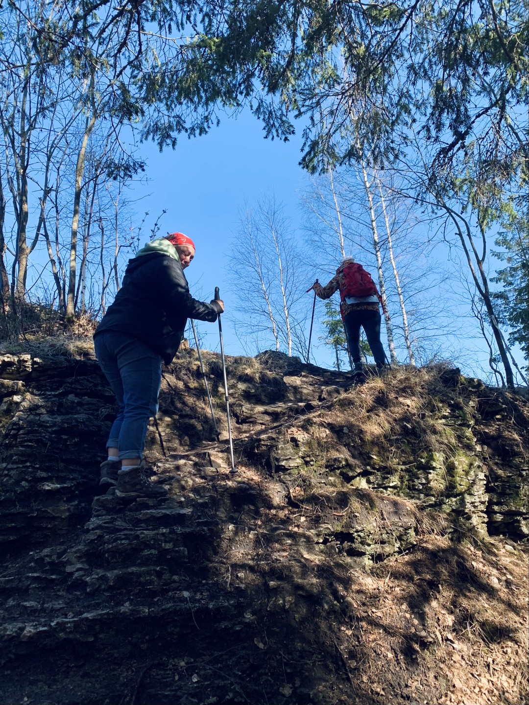 Маршрут потрясающий, экскурсовод Дина очень заботливая, всегда берет с собой запасное снаряжение, одежду и угощение для туристов