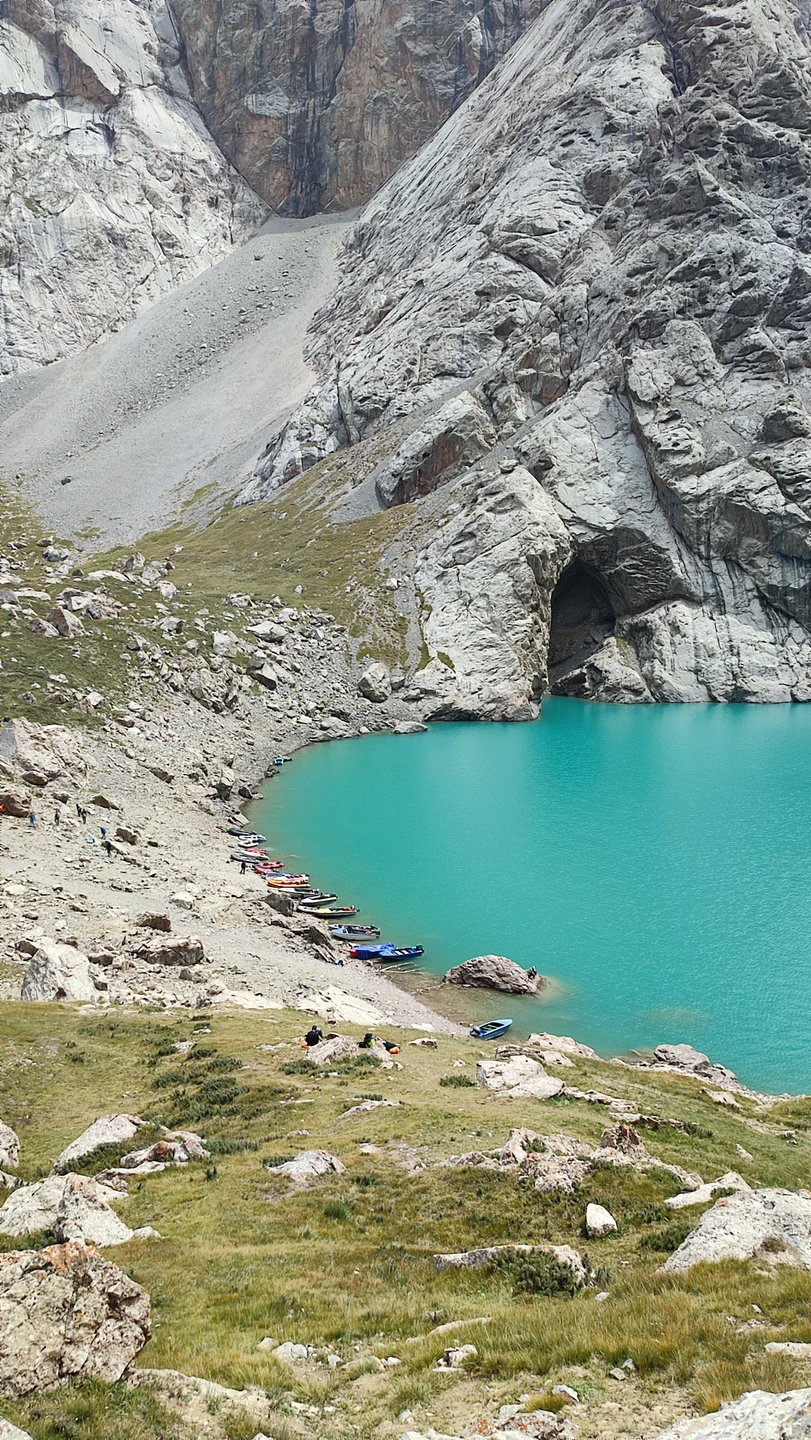 Фантастическая поездка, природа невероятной красоты, однозначно стоит ночи в дороге. Ранним утром мы приехали в юрточный