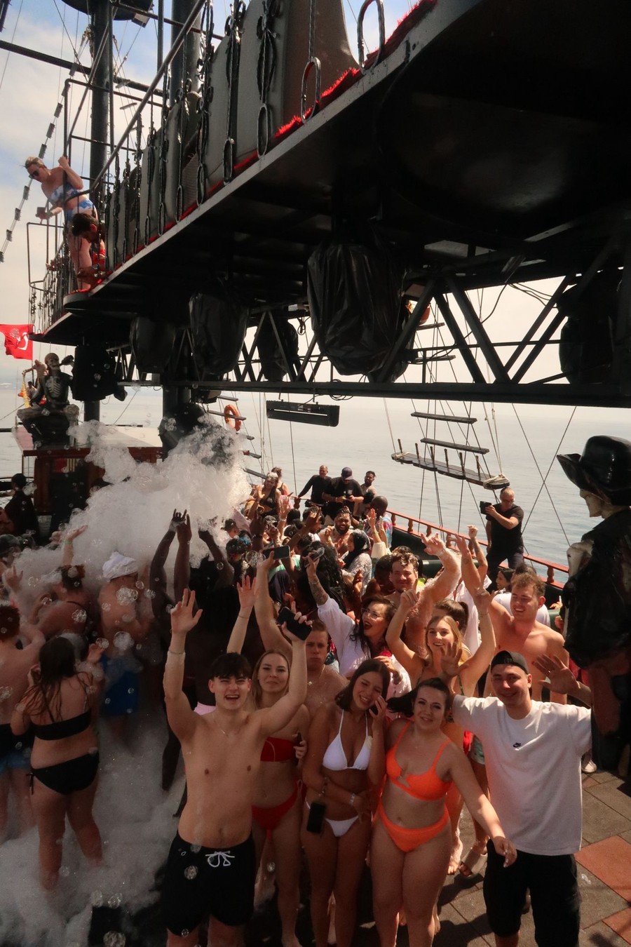 Алания Пиратский Круиз: Купание, Анимация и Пенная Вечеринка (10/26)