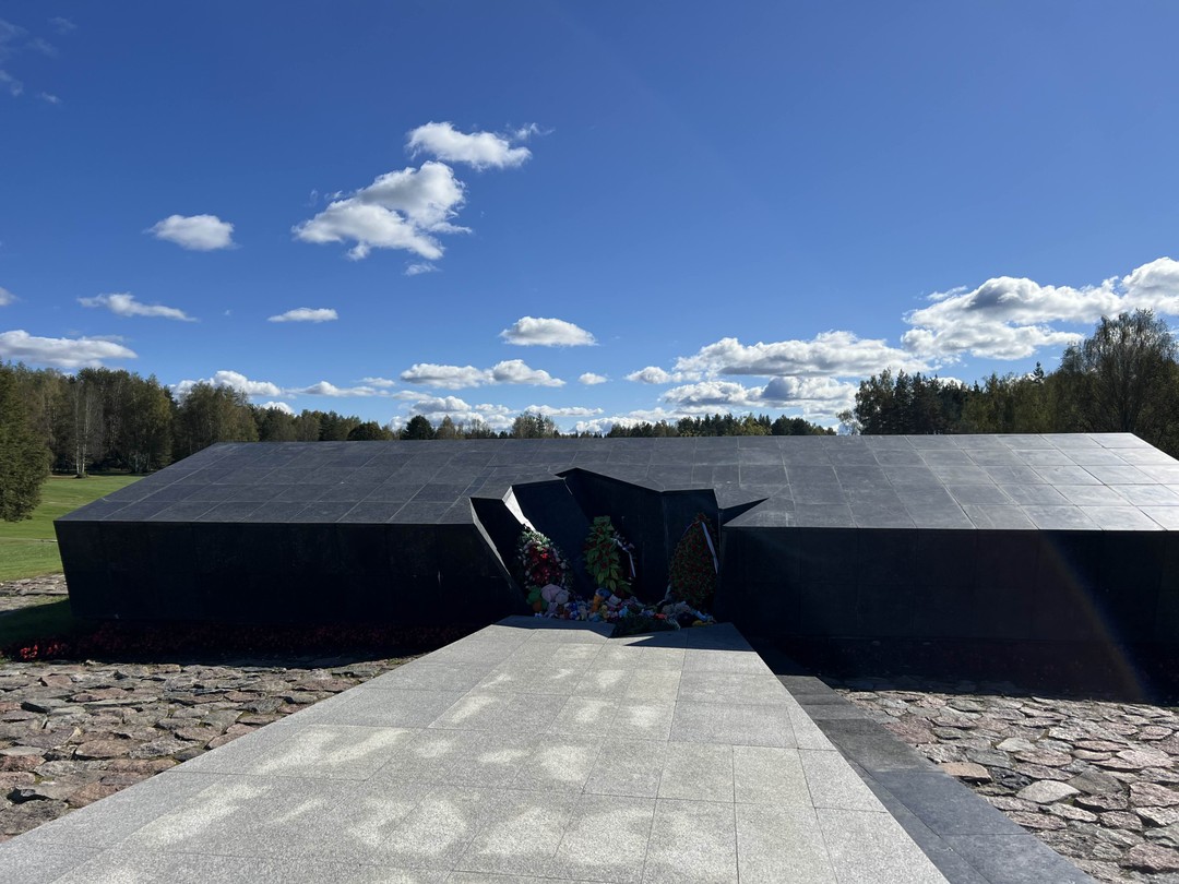 Большое спасибо за экскурсию. Анатолий, прекрасный экскурсовод и собеседник