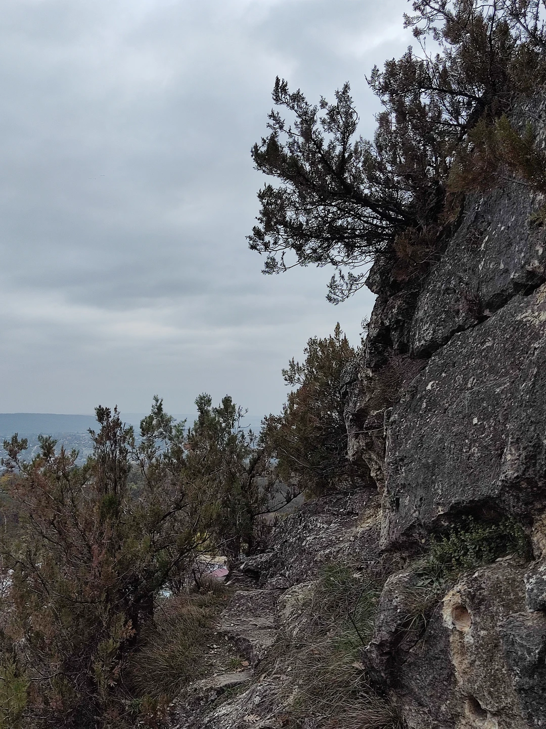 Отличная экскурсия! Валерия комфортный в общении, приятный человек, доступно, подробно, с глубоким знанием истории и естественных