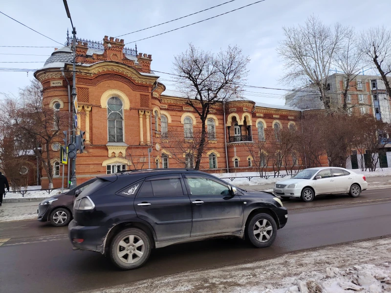 Прекрасный экскурсовод! С любовью рассказывает о своем городе! Интересный маршрут, увидели купеческий Иркутск, узнали много исторических
