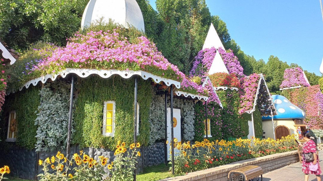 Хотя машина была полностью заполнена: 7 человек, как-то очень удачно все подобрались и было комфортно, как