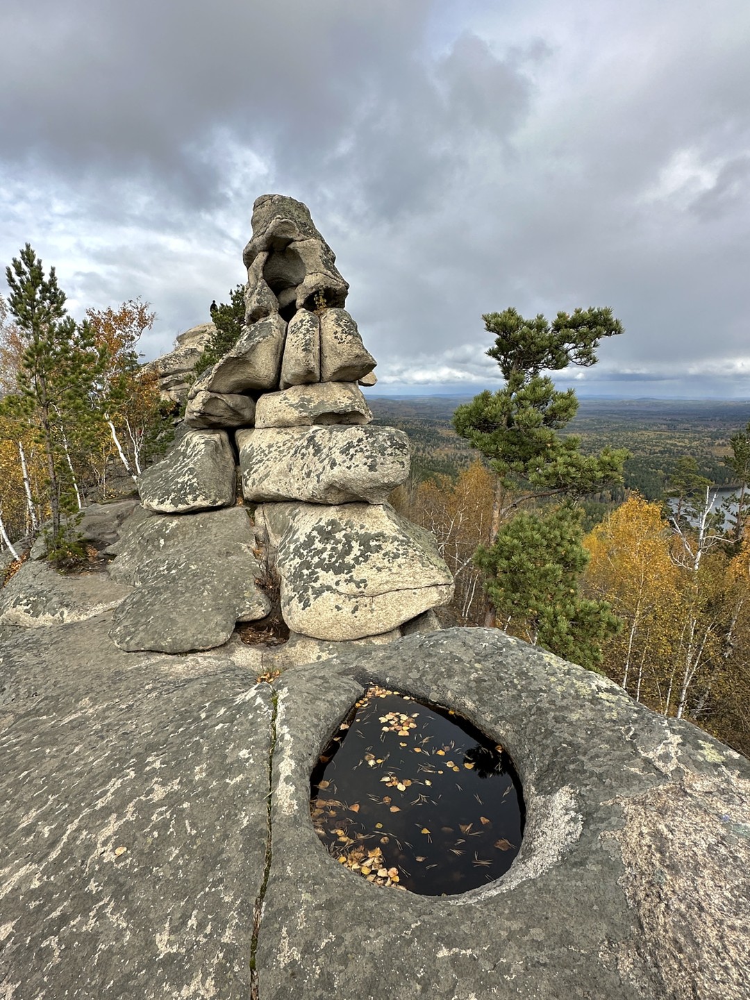 На эту экскурсию мы с семьей ездили 27 сентября. Аракульские Шиханы – это то место, которое