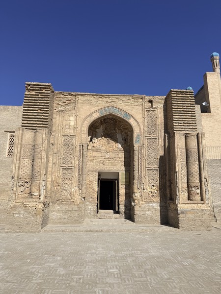 Очень классная экскурсия, экскурсовод Ислом знает, о чем рассказывает, очень дружелюбный, отвечал на все-все вопросы, сохранял