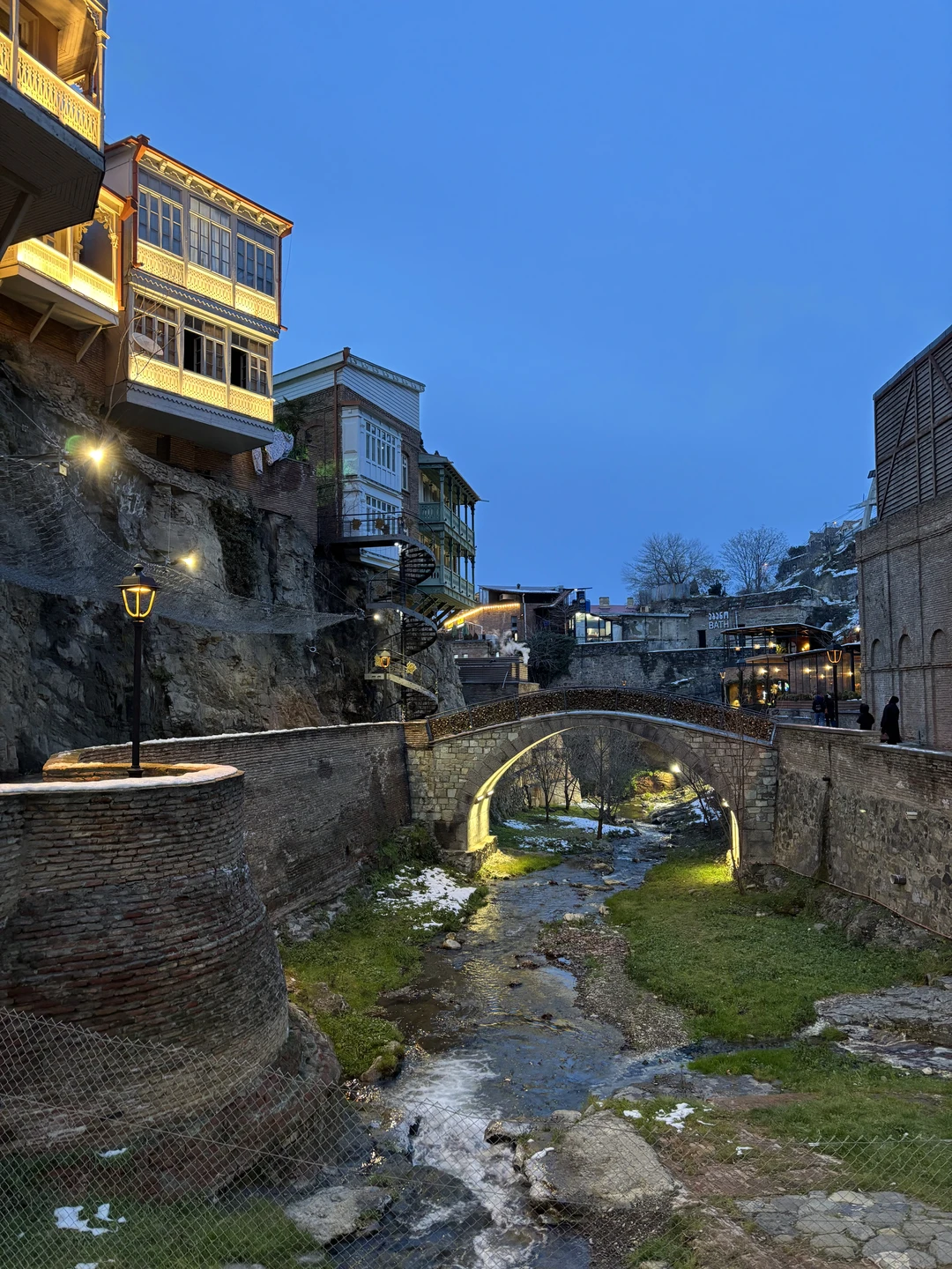Очень яркая и атмосферная экскурсия! Владимир прекрасен! Множество интересных фактов про город, страну, людей, язык, еду.