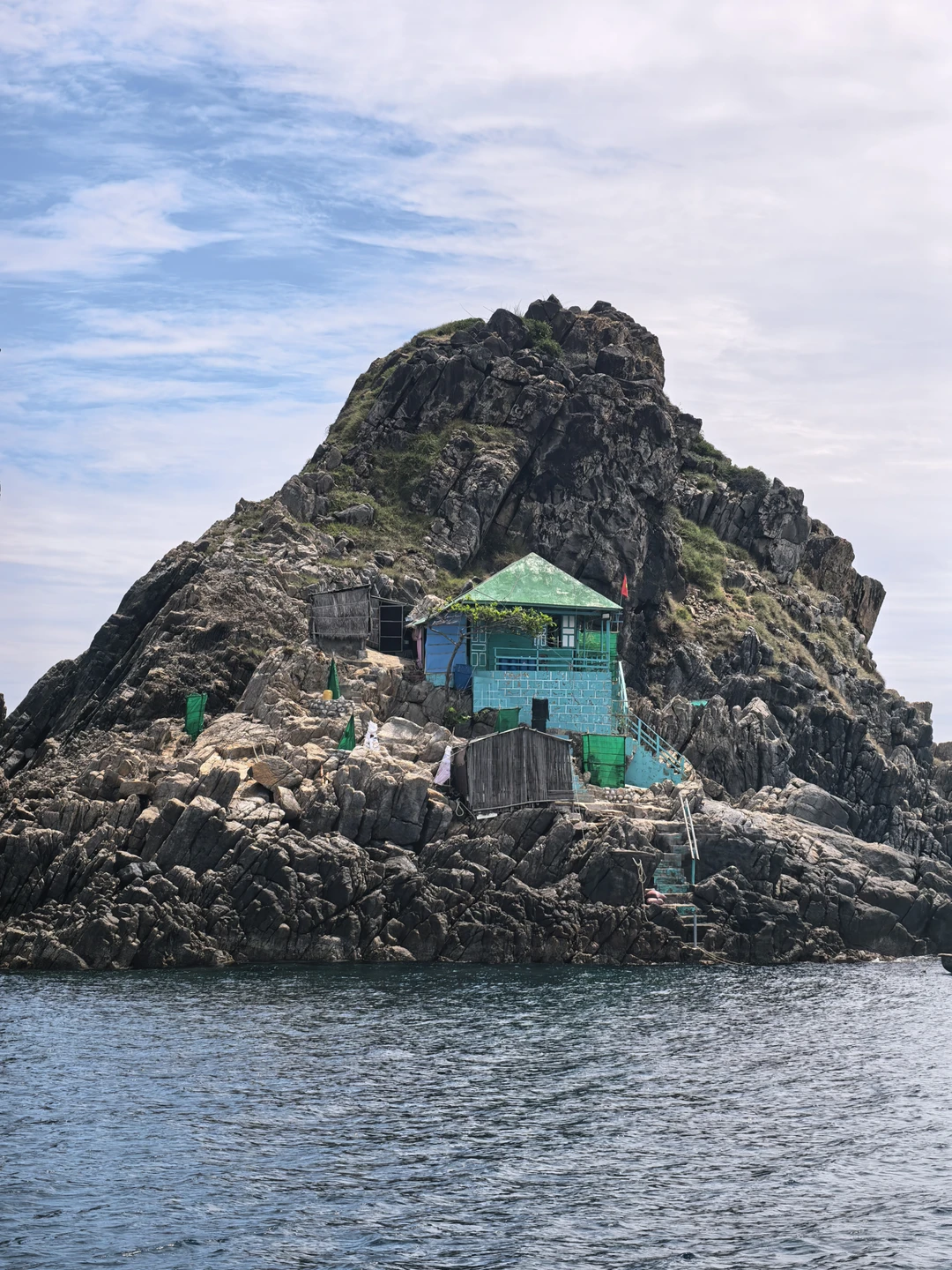 Забронировал через сайт путевку на снорклинг. Поехали всей семьей (дети 9 и 13 лет), нас забрали