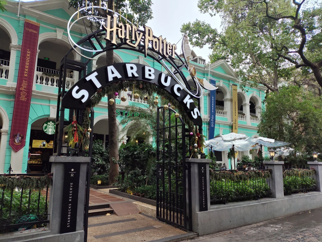 Экскурсия понравилась. Антон отвечал на все вопросы. Показал красивые локации