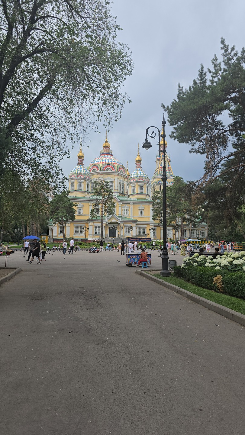 Мы так классно прогулялись с Константином. Я всегда боюсь, что будут перегружать датами, но тут все