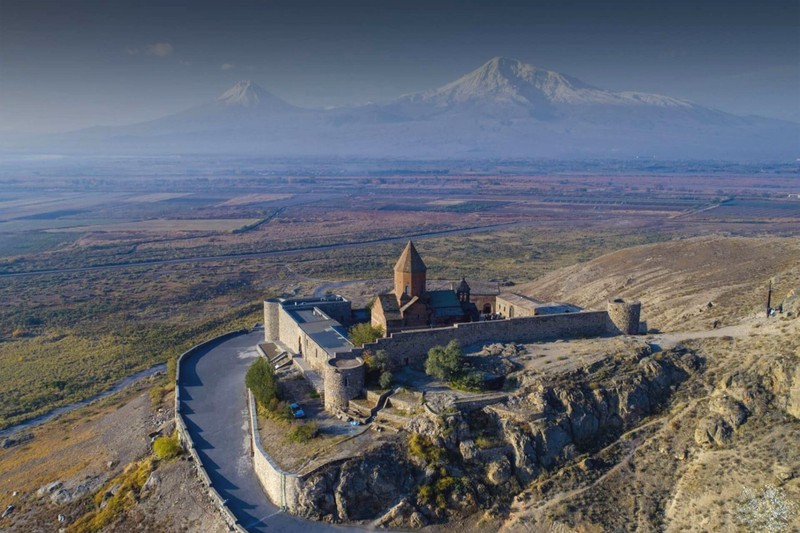 Свидание с горой Арарат: пещера Арени, Нораванк и обед в семье виноделов