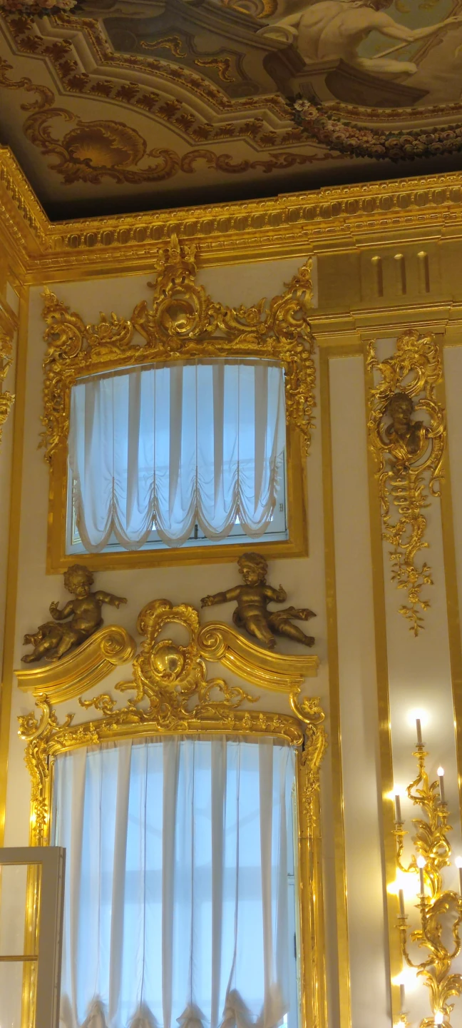 Роскошный дворец, величие убранства завораживает!