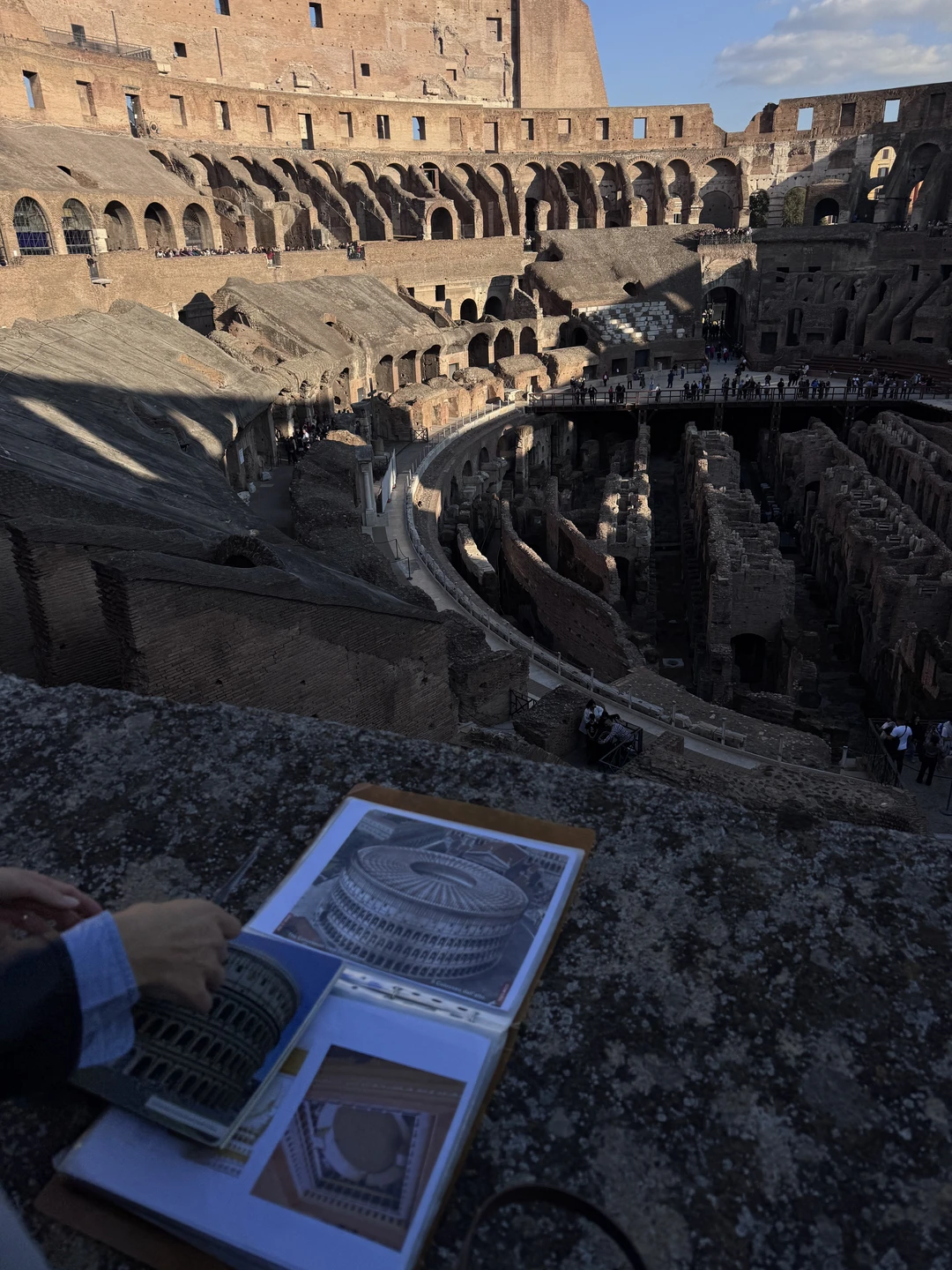 Благодарим Наталью за эту яркую, историческую экскурсию по Колизею. Опрятная девушка с приятным голосом. Наталья очень