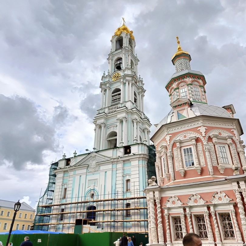 С удовольствием пишу отзыв от всей семьи! ОЧЕНЬ интересная, содержательная экскурсия! Сергей обладает хорошими крепкими знаниями,
