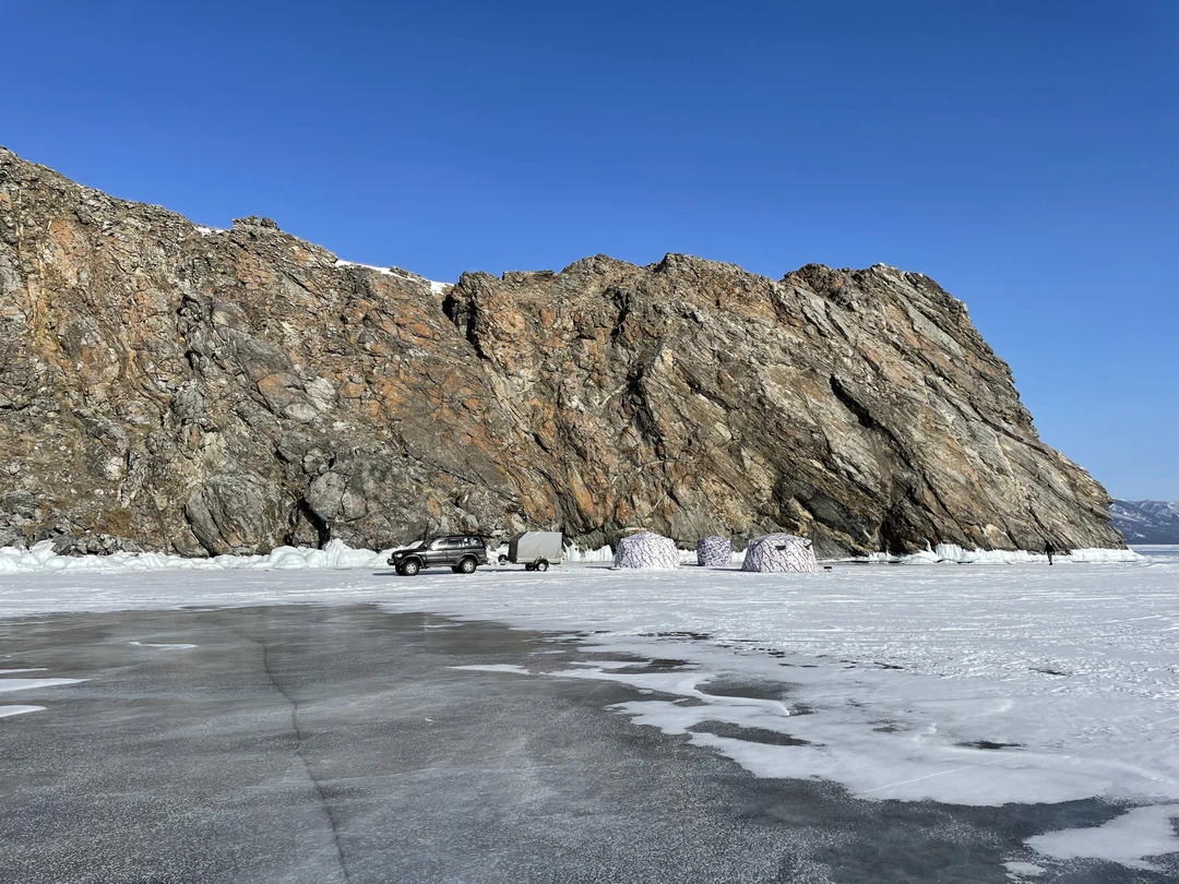 Это не просто «ночевка» на озере Байкал. Это полноценный двухдневный тур по озеру, острову Ольхон, посещение