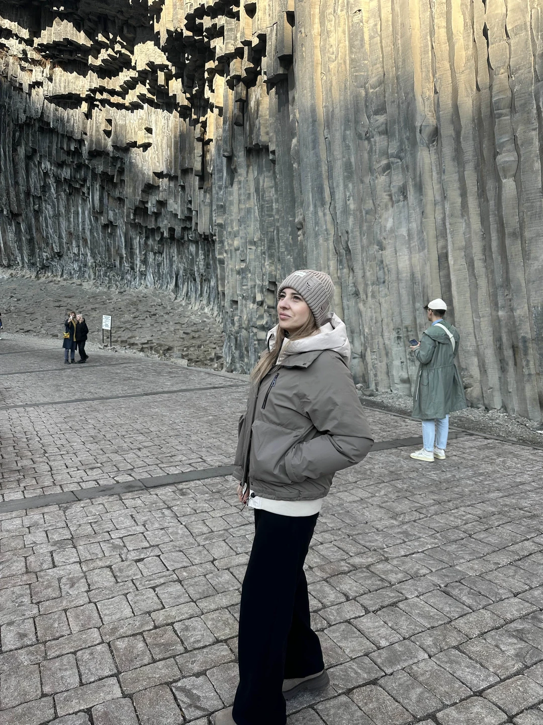 Добрый день, вчера были на этой замечательной экскурсии. Гидом был Гурген, очень доброжелательный и позитивный парень