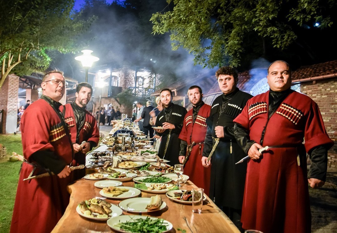 В лучших традициях гостеприимства: большой тур по Закавказью с вкусными нотками